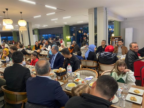 Kaymakam BOZDEMİR, Aile Destek Merkezi Kursiyerleri ve Aileleriyle İftar Yemeğinde Bir Araya Geldi